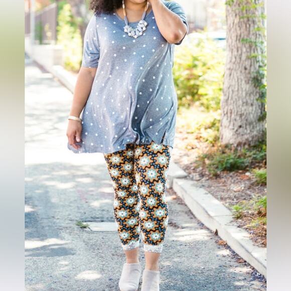 LuLaRoe Perfect T Football Print Neutral Black White Total Comfort Team Spirit M - Picture 13 of 14